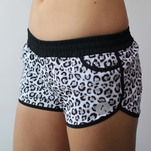 AIDE W'S SHORT SOLID - LEOPARD WHIE